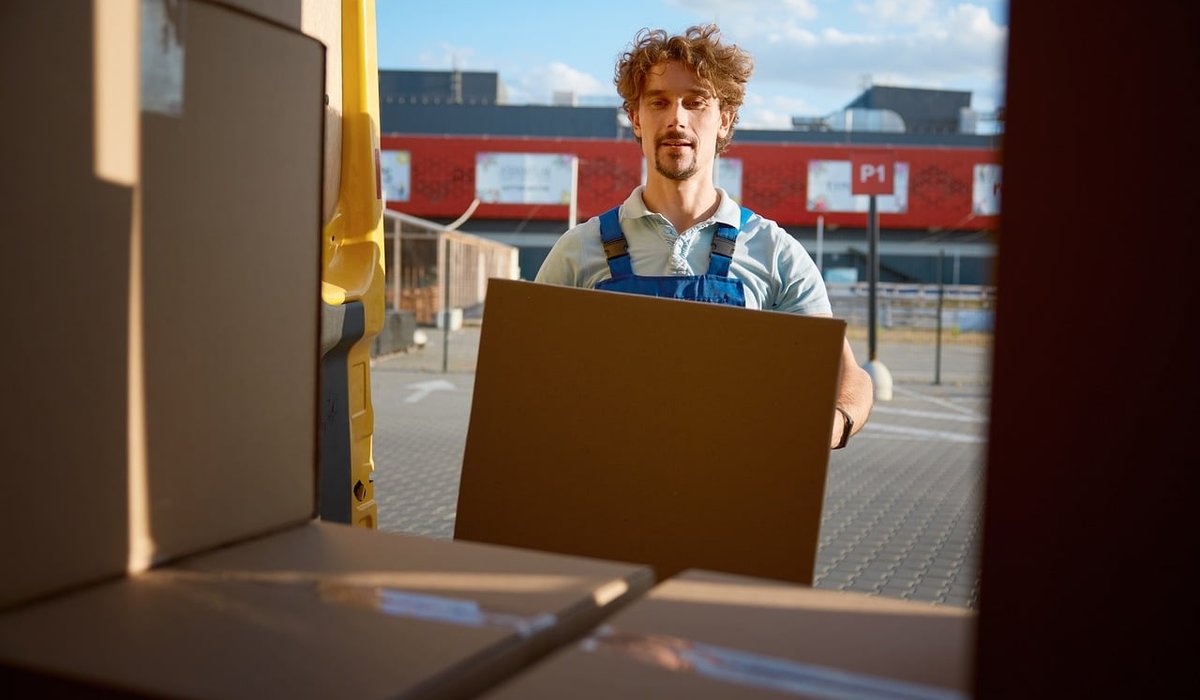 Choosing a freight forwarder for European shipments