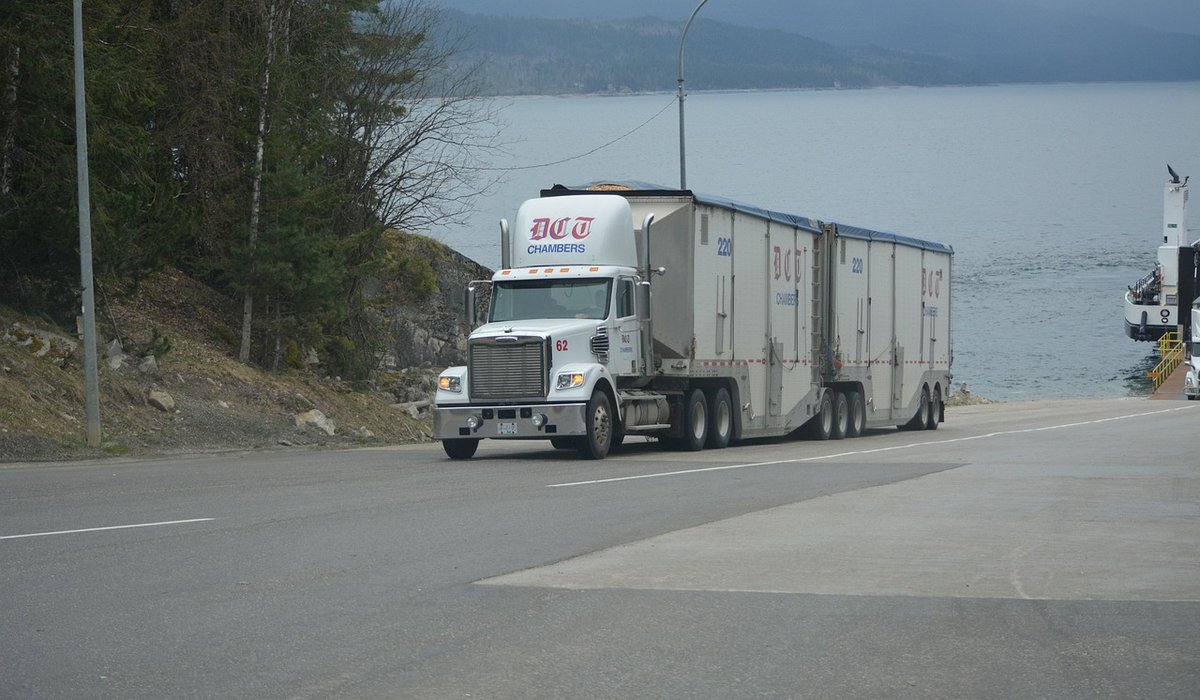 Choosing the right temperature-controlled trailer for perishable goods